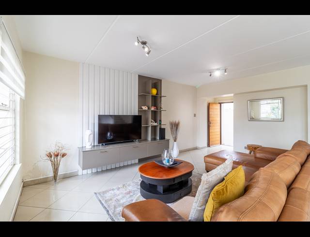 3 BEDROOM TOWNHOUSE FOR SALE IN GLENVISTA